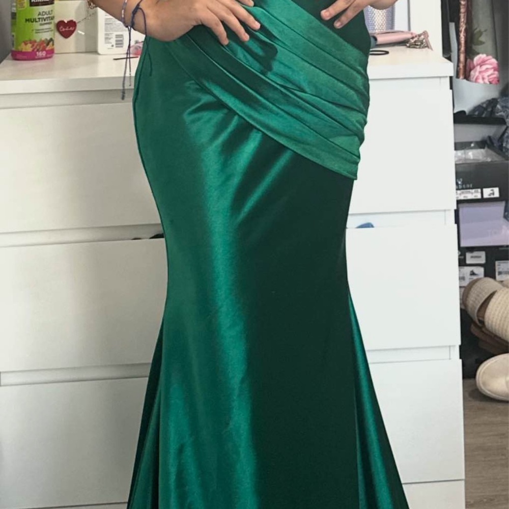Elegant Green Satin Evening Gown